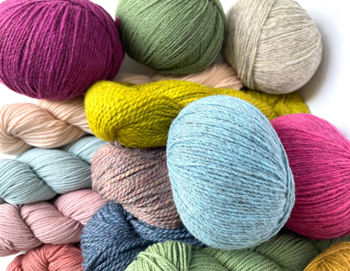 Mystery Yarn 100% Wool Non-Superwash Yarn Mystery Bundle Gift for Knitter Crocheter 250g Fingering Sport Worsted Surprise Curated Gift Bag Natural Fibers