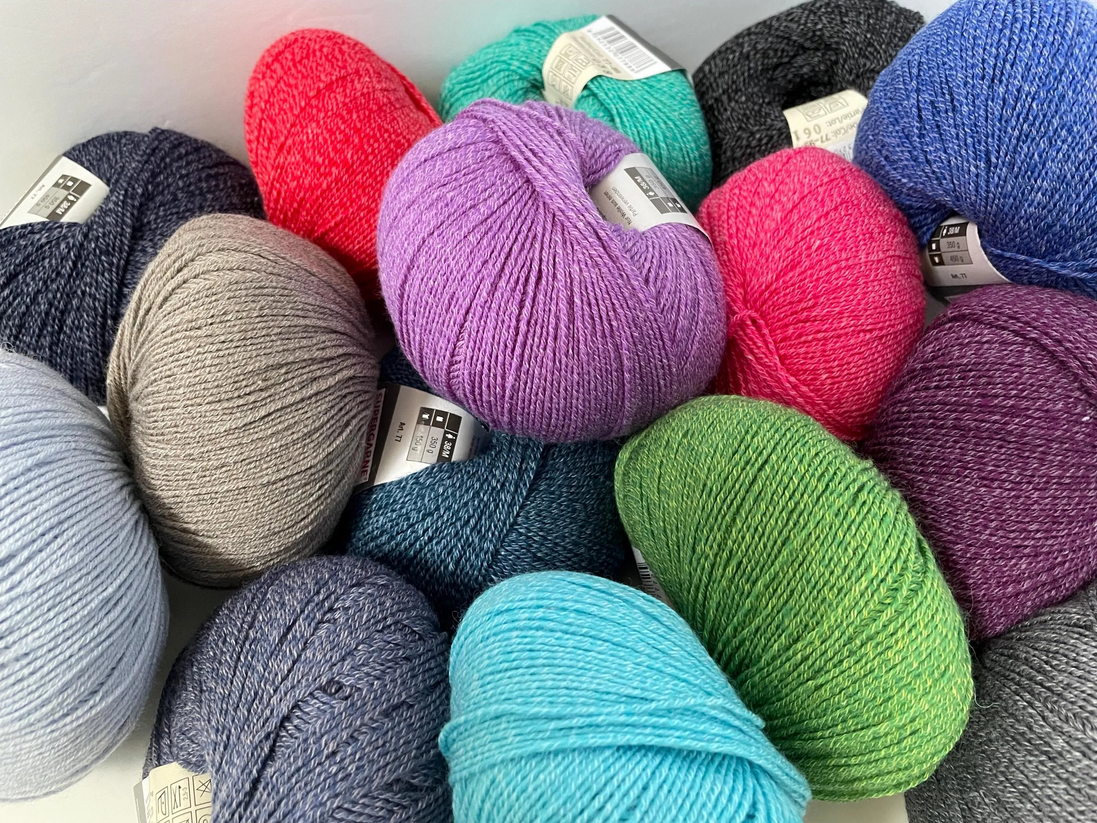 Wool Cotton Nylon Blend Aktiv Fine Cotton Fingering Weight Soft Yarn Breathable for Baby Knitwear Adult Clothing and Socks Crochet Yarn Washable Wool