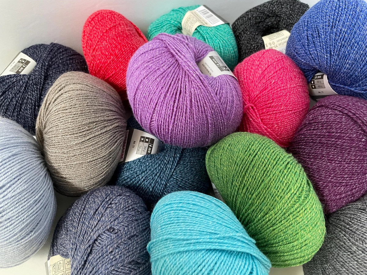 Wool Cotton Nylon Blend Aktiv Fine Cotton Fingering Weight Soft Yarn Breathable for Baby Knitwear Adult Clothing and Socks Crochet Yarn Washable Wool