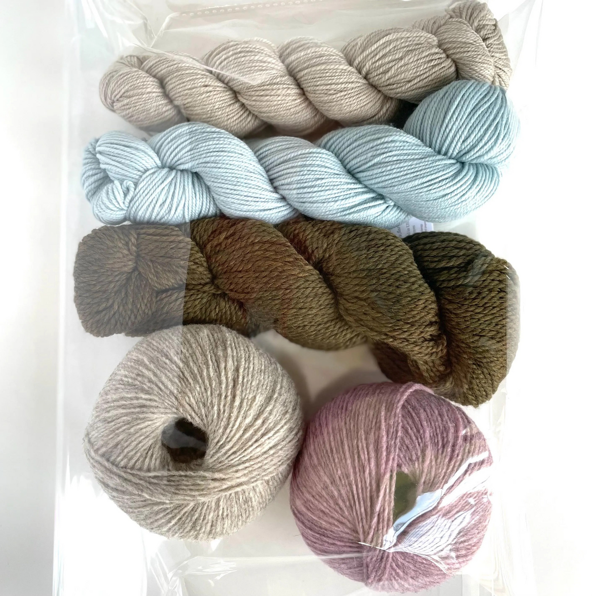 Mystery Yarn 100% Wool Non-Superwash Yarn Mystery Bundle Gift for Knitter Crocheter 250g Fingering Sport Worsted Surprise Curated Gift Bag Natural Fibers