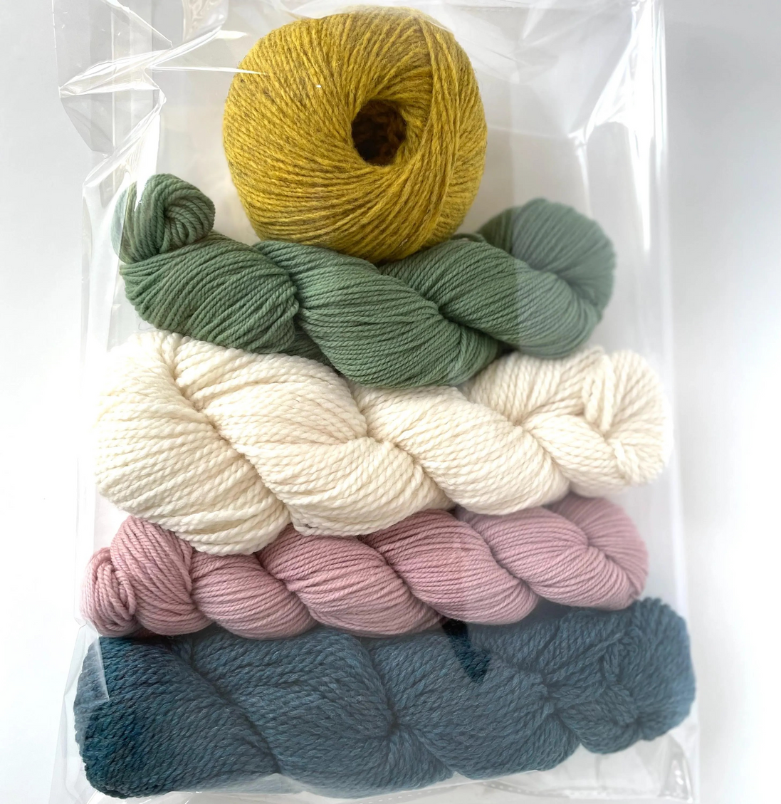 Mystery Yarn 100% Wool Non-Superwash Yarn Mystery Bundle Gift for Knitter Crocheter 250g Fingering Sport Worsted Surprise Curated Gift Bag Natural Fibers