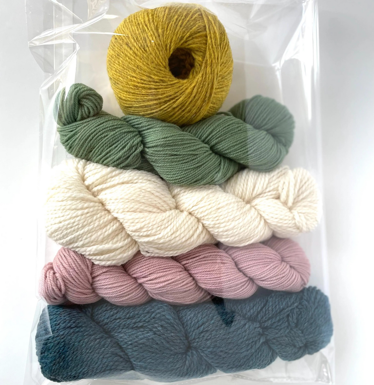 Mystery Yarn 100% Wool Non-Superwash Yarn Mystery Bundle Gift for Knitter Crocheter 250g Fingering Sport Worsted Surprise Curated Gift Bag Natural Fibers