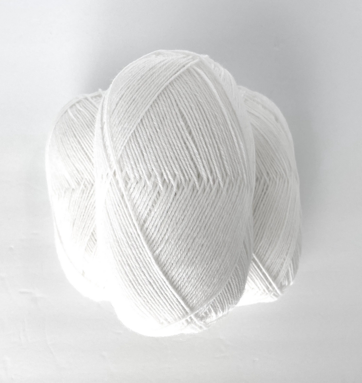 Solid Color Sock Yarn 100gram for Full Sock or Contrast Heel Toe Cuff Leg Gusset Uni Color Aktiv Yarn Fingering White Accent Yarn Complement
