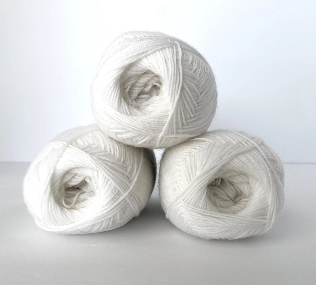 Solid Color Sock Yarn 100gram for Full Sock or Contrast Heel Toe Cuff Leg Gusset Uni Color Aktiv Yarn Fingering White Accent Yarn Complement