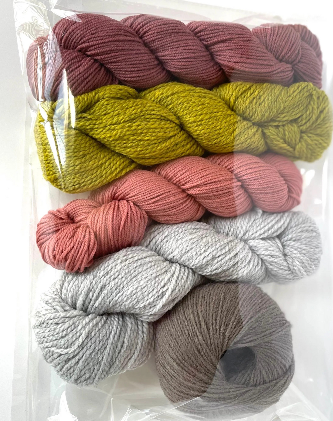 Mystery Yarn 100% Wool Non-Superwash Yarn Mystery Bundle Gift for Knitter Crocheter 250g Fingering Sport Worsted Surprise Curated Gift Bag Natural Fibers