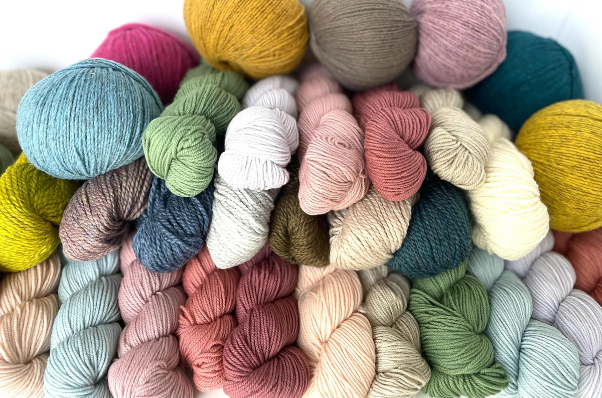 Mystery Yarn 100% Wool Non-Superwash Yarn Mystery Bundle Gift for Knitter Crocheter 250g Fingering Sport Worsted Surprise Curated Gift Bag Natural Fibers