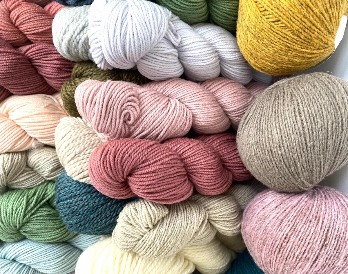 Mystery Yarn 100% Wool Non-Superwash Yarn Mystery Bundle Gift for Knitter Crocheter 250g Fingering Sport Worsted Surprise Curated Gift Bag Natural Fibers