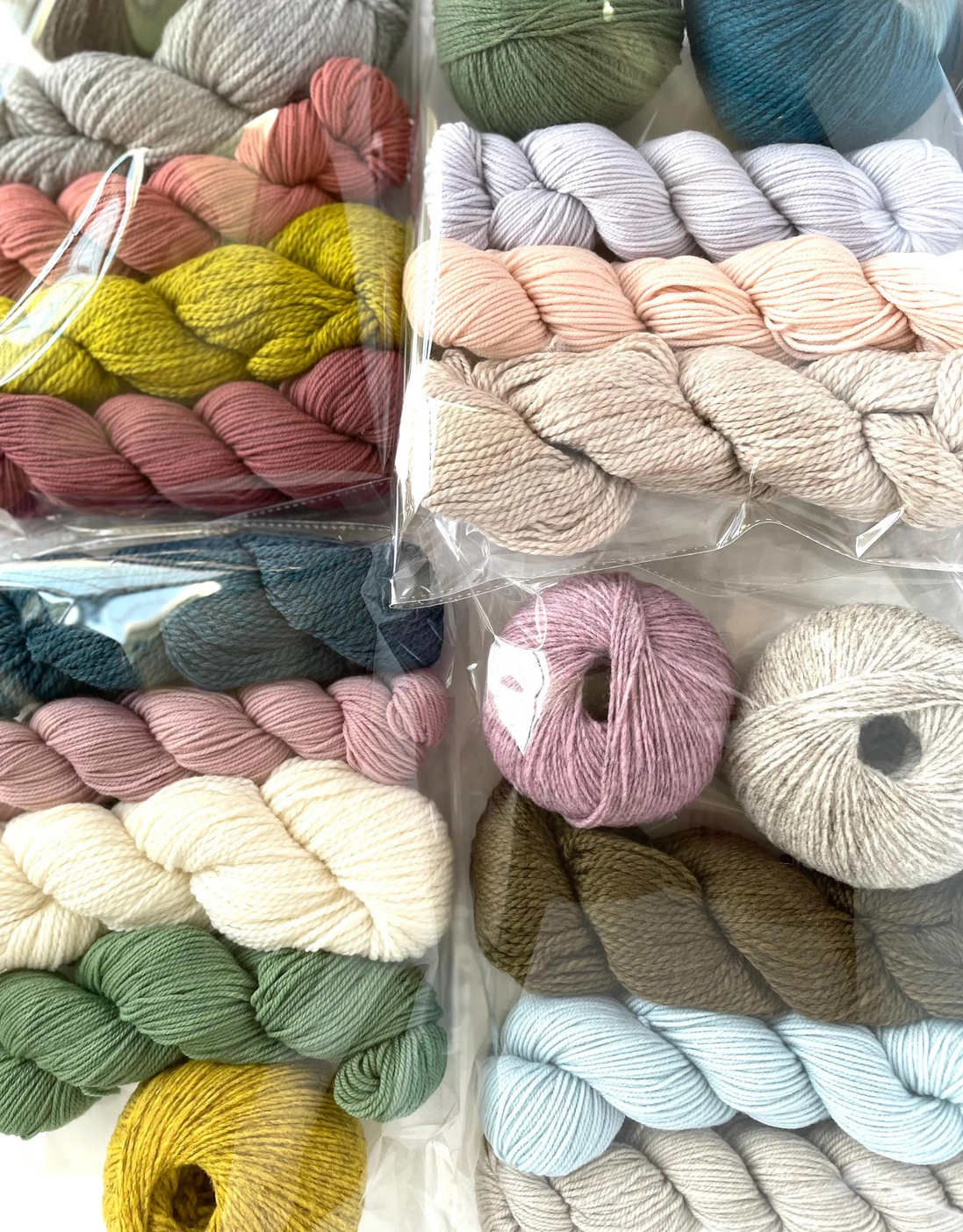 Mystery Yarn 100% Wool Non-Superwash Yarn Mystery Bundle Gift for Knitter Crocheter 250g Fingering Sport Worsted Surprise Curated Gift Bag Natural Fibers